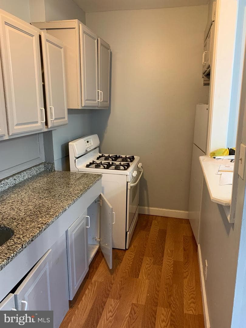 2520 W Franklin Street photo 5