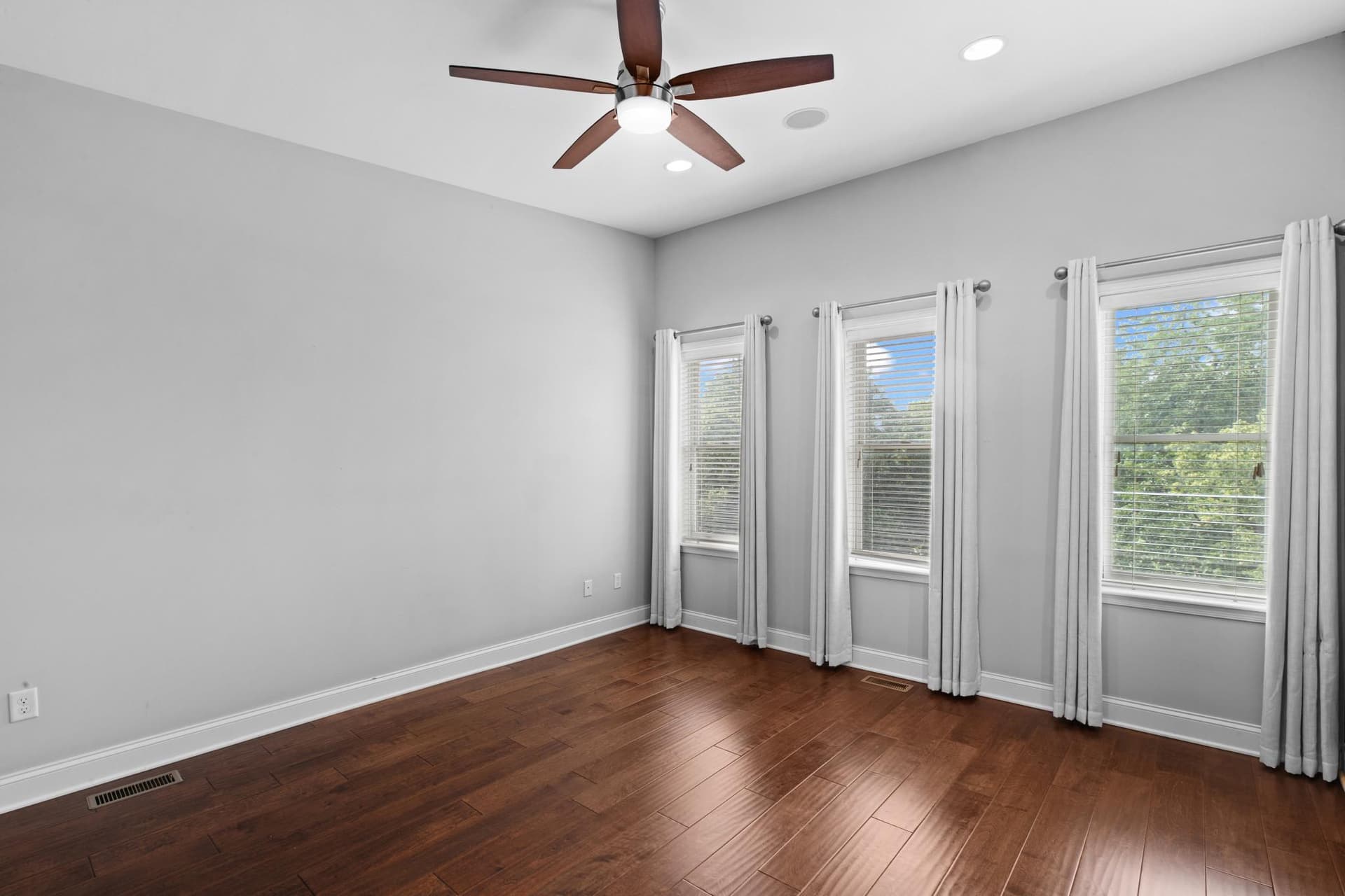 2818 E Baltimore Street photo 40