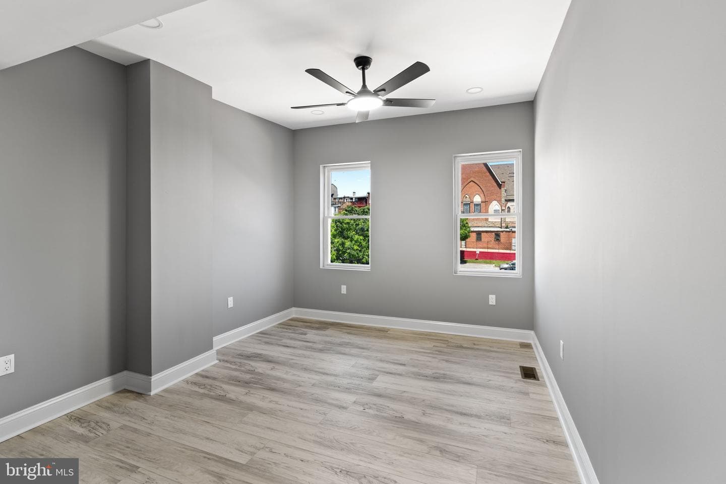 1807 Hollins Street photo 10