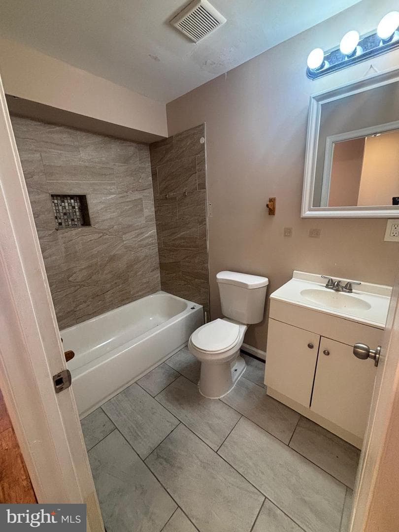 2328 E Madison Street photo 16