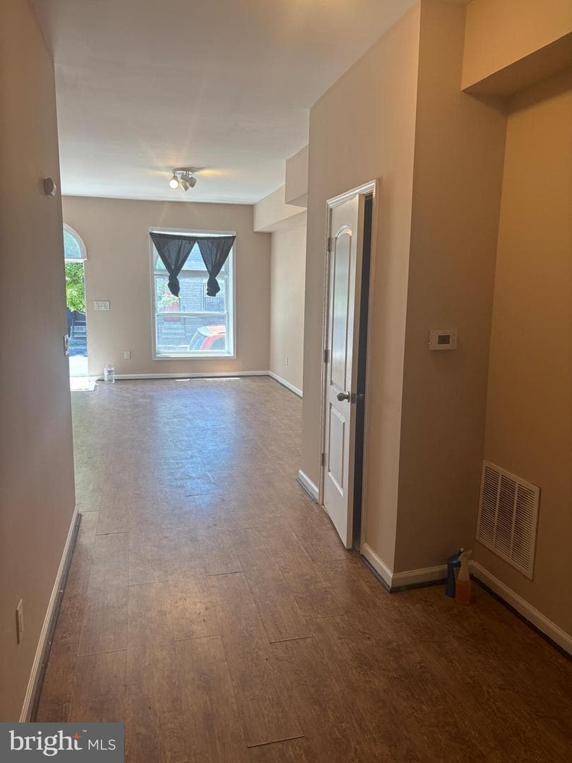 2328 E Madison Street photo 5