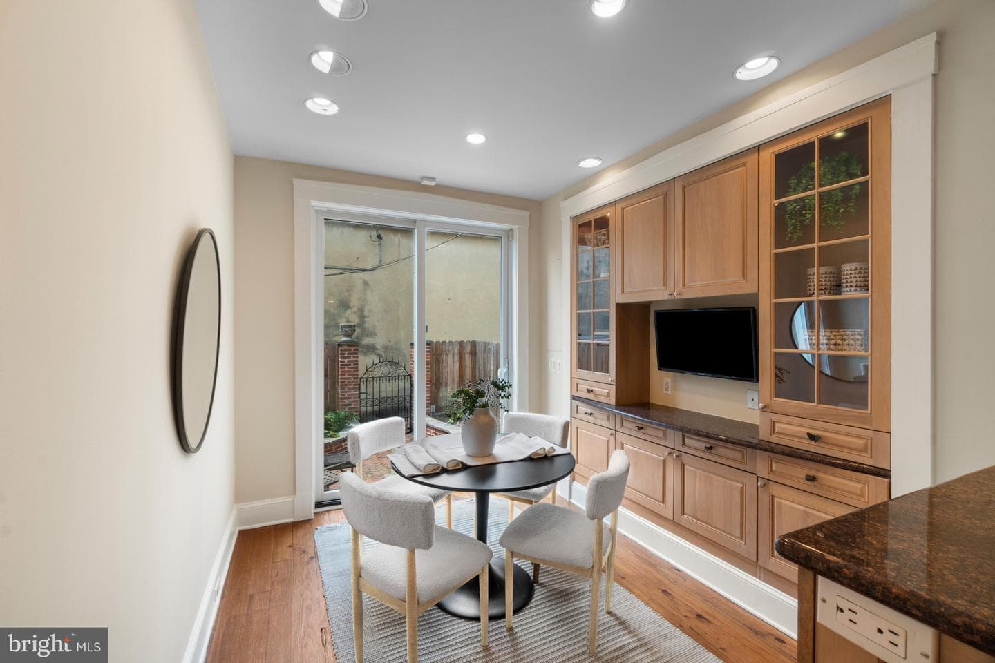 832 William Street photo 12