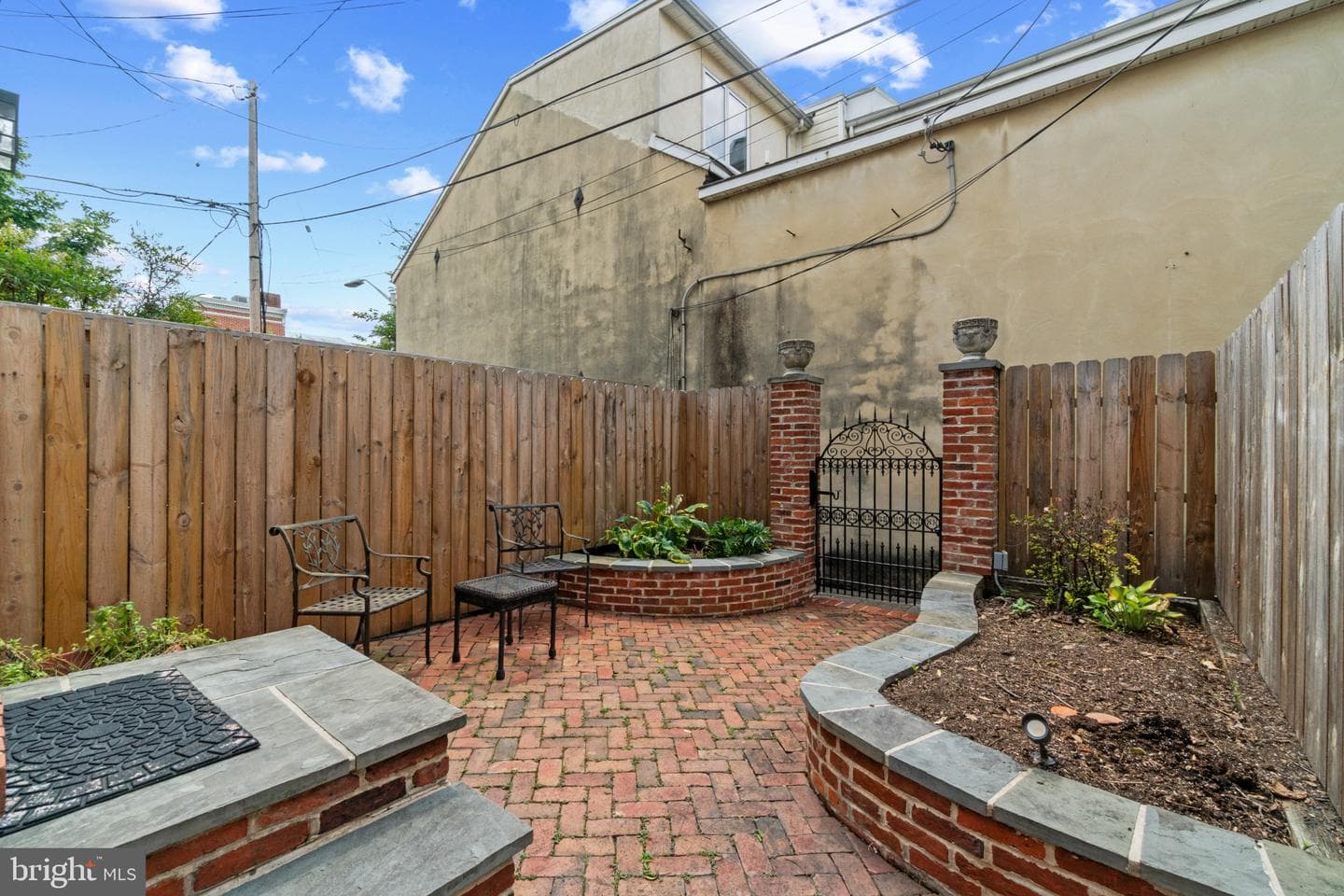 832 William Street photo 31
