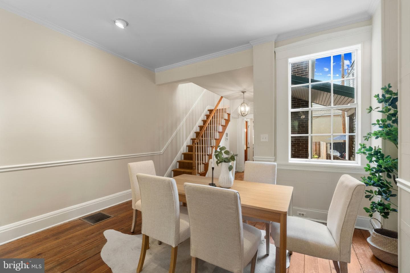 832 William Street photo 7
