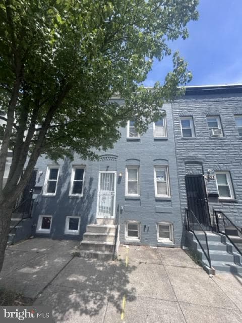 1535 Holbrook Street photo 4