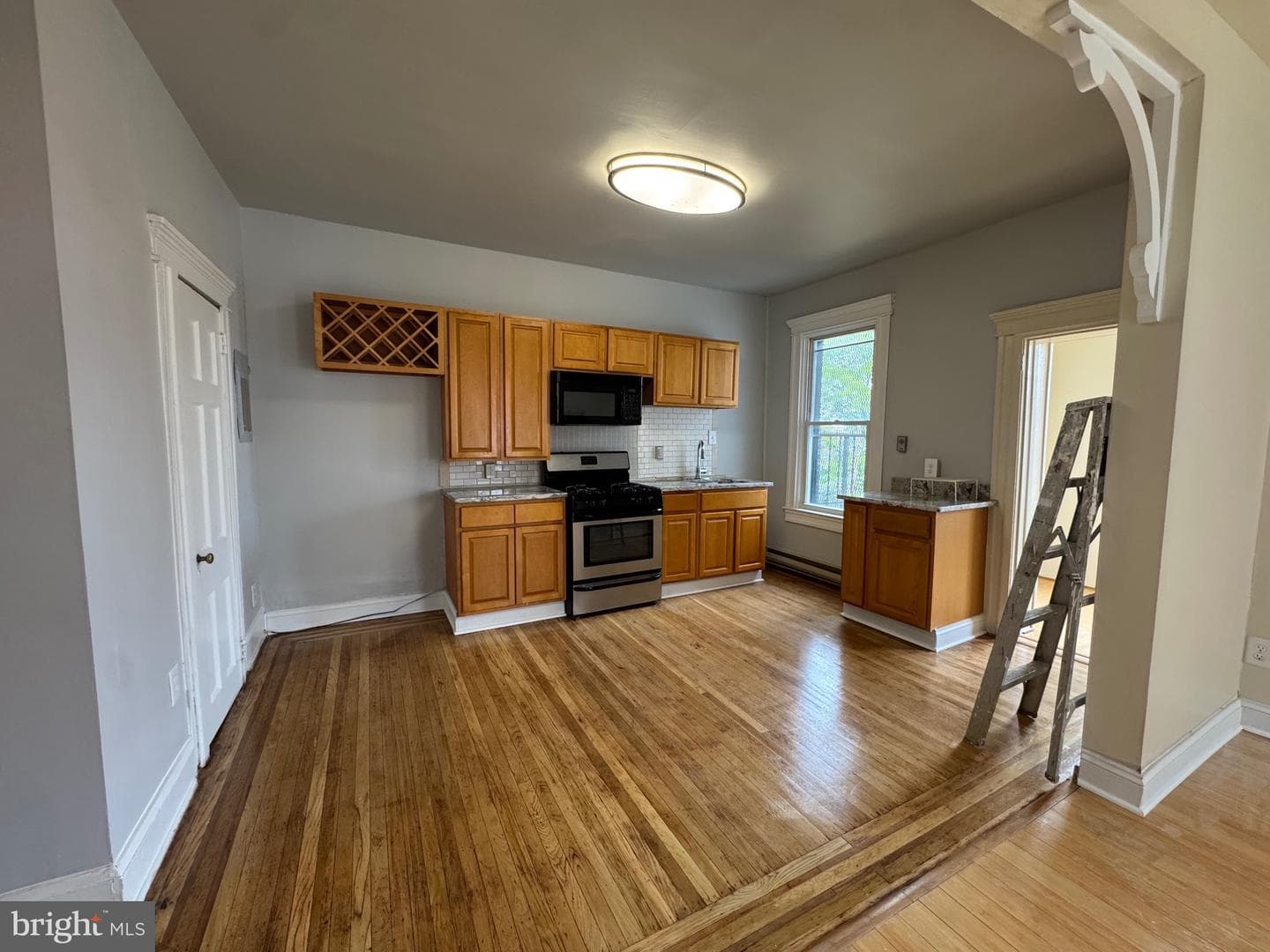 917 Chauncey Avenue photo 9