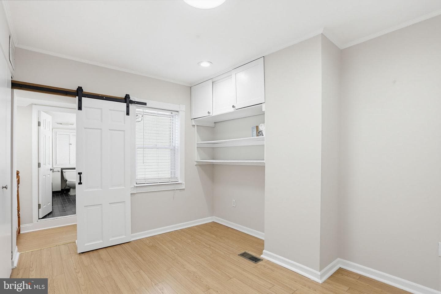 2116 Bank Street photo 26