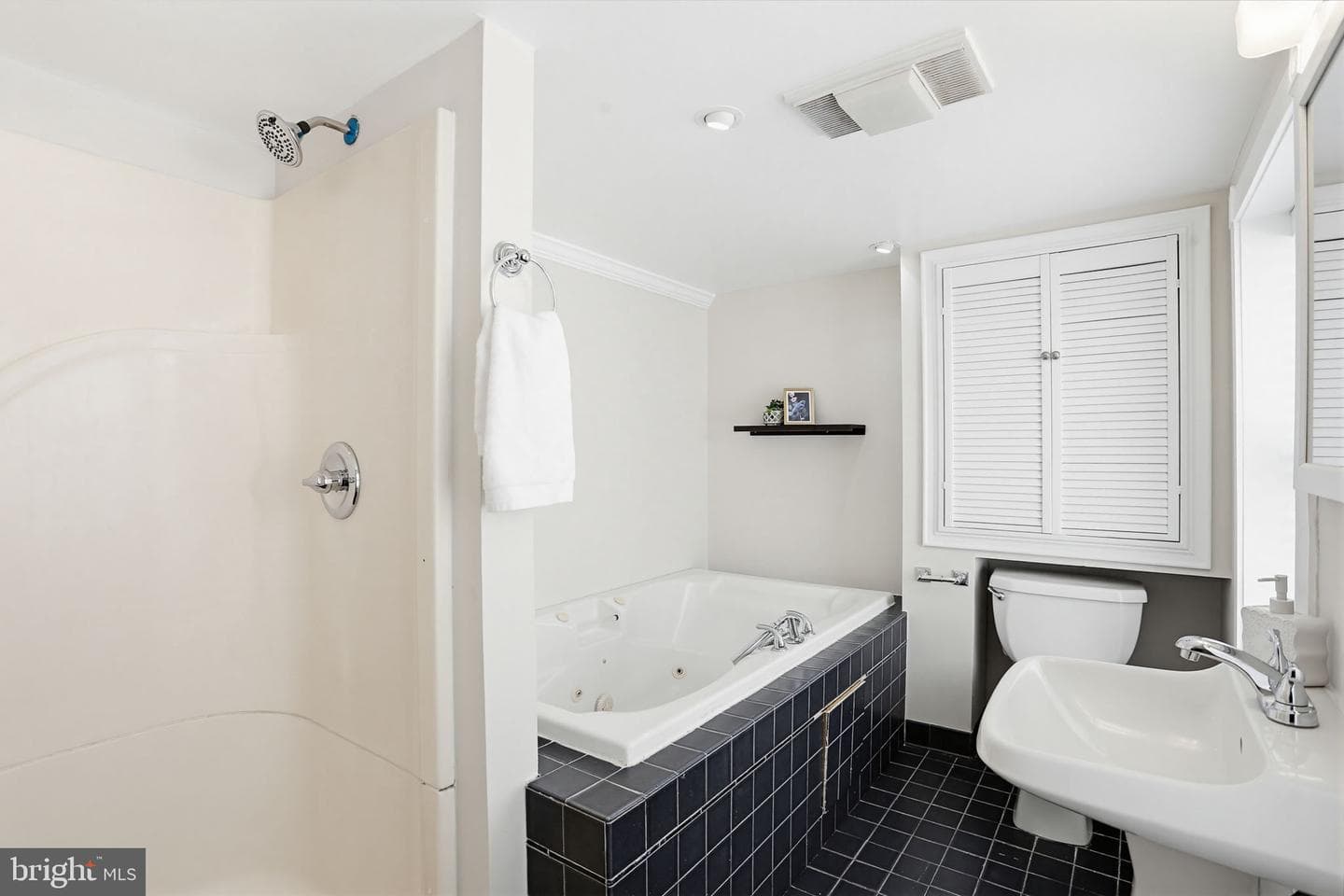 2116 Bank Street photo 32