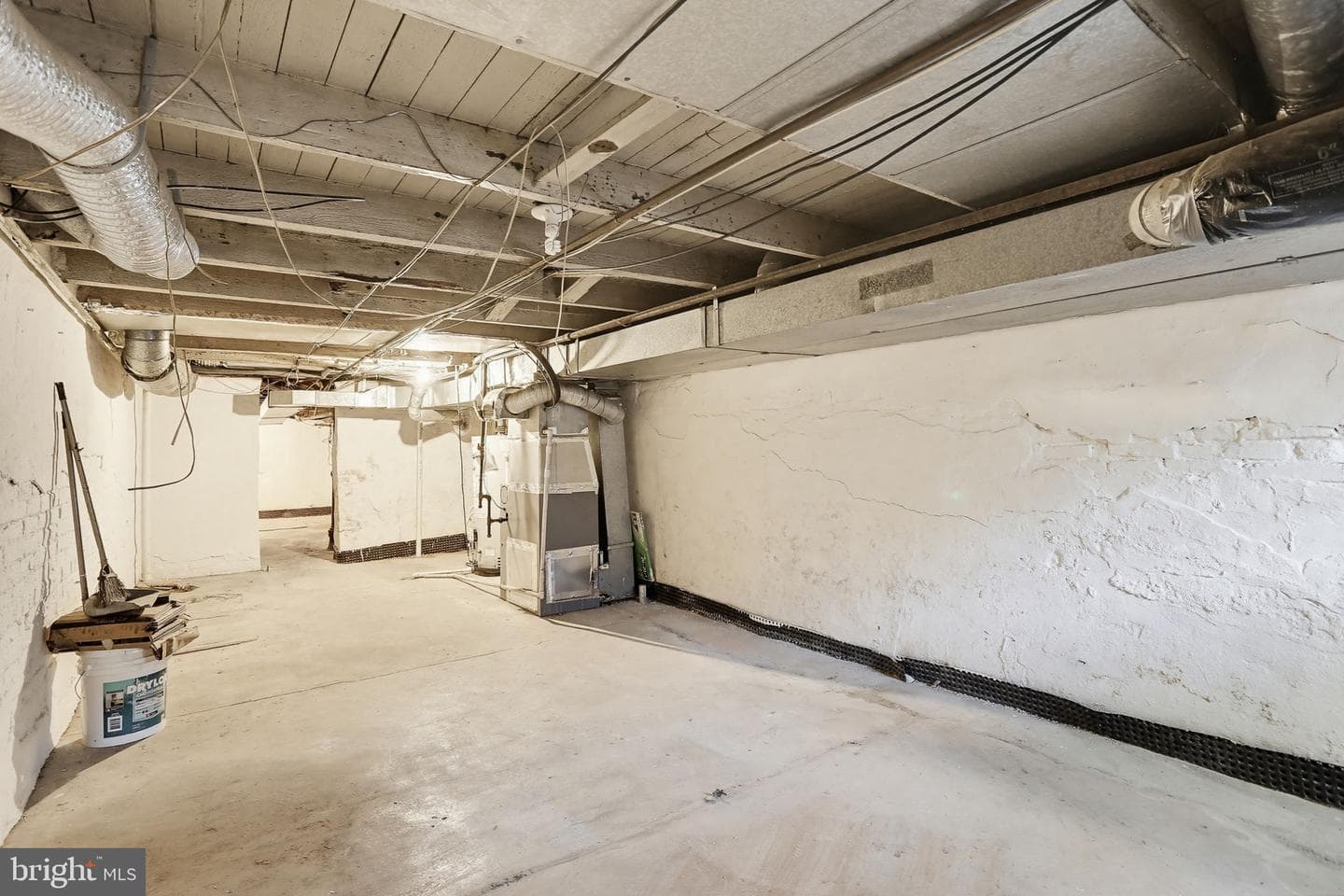 2116 Bank Street photo 41