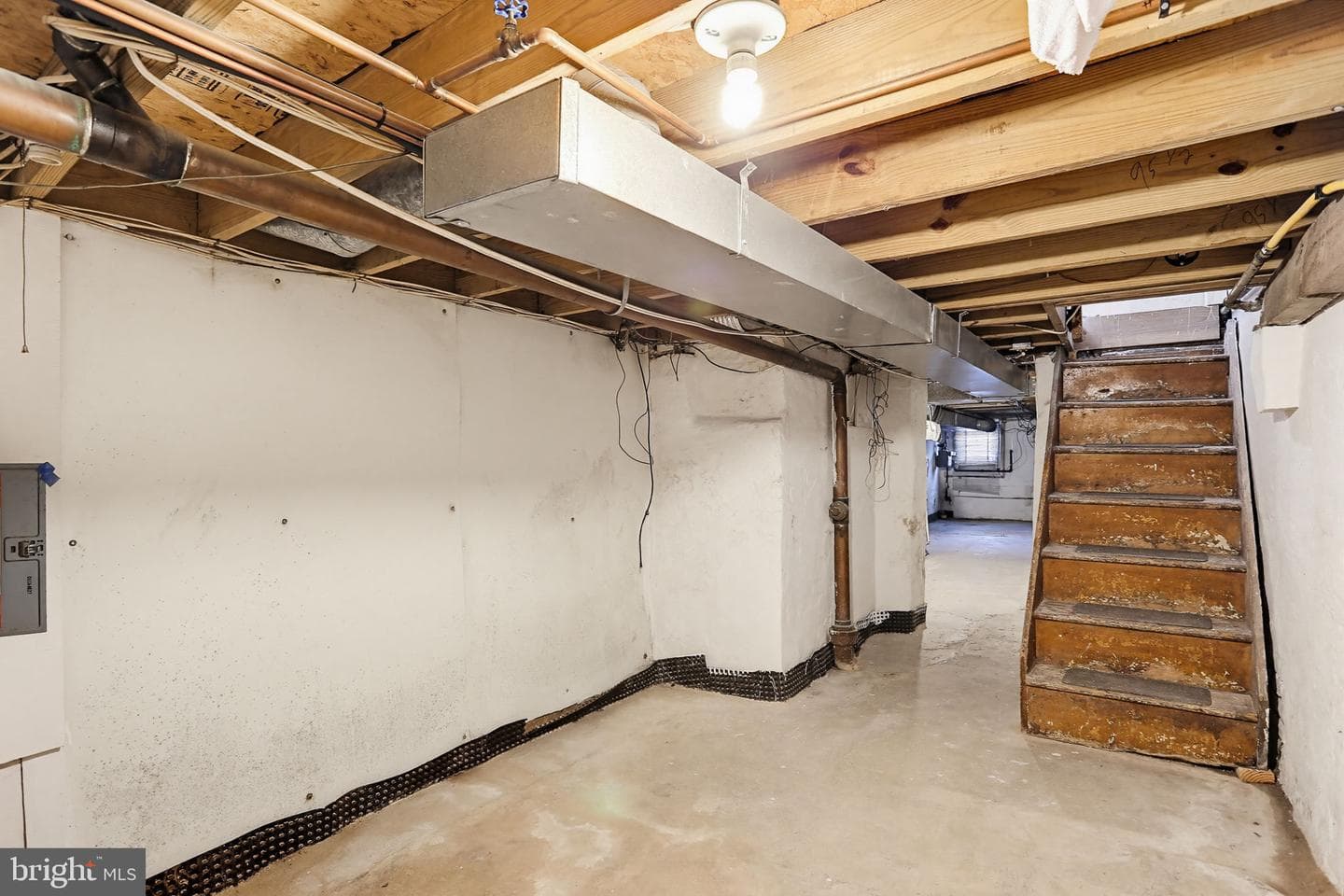 2116 Bank Street photo 42