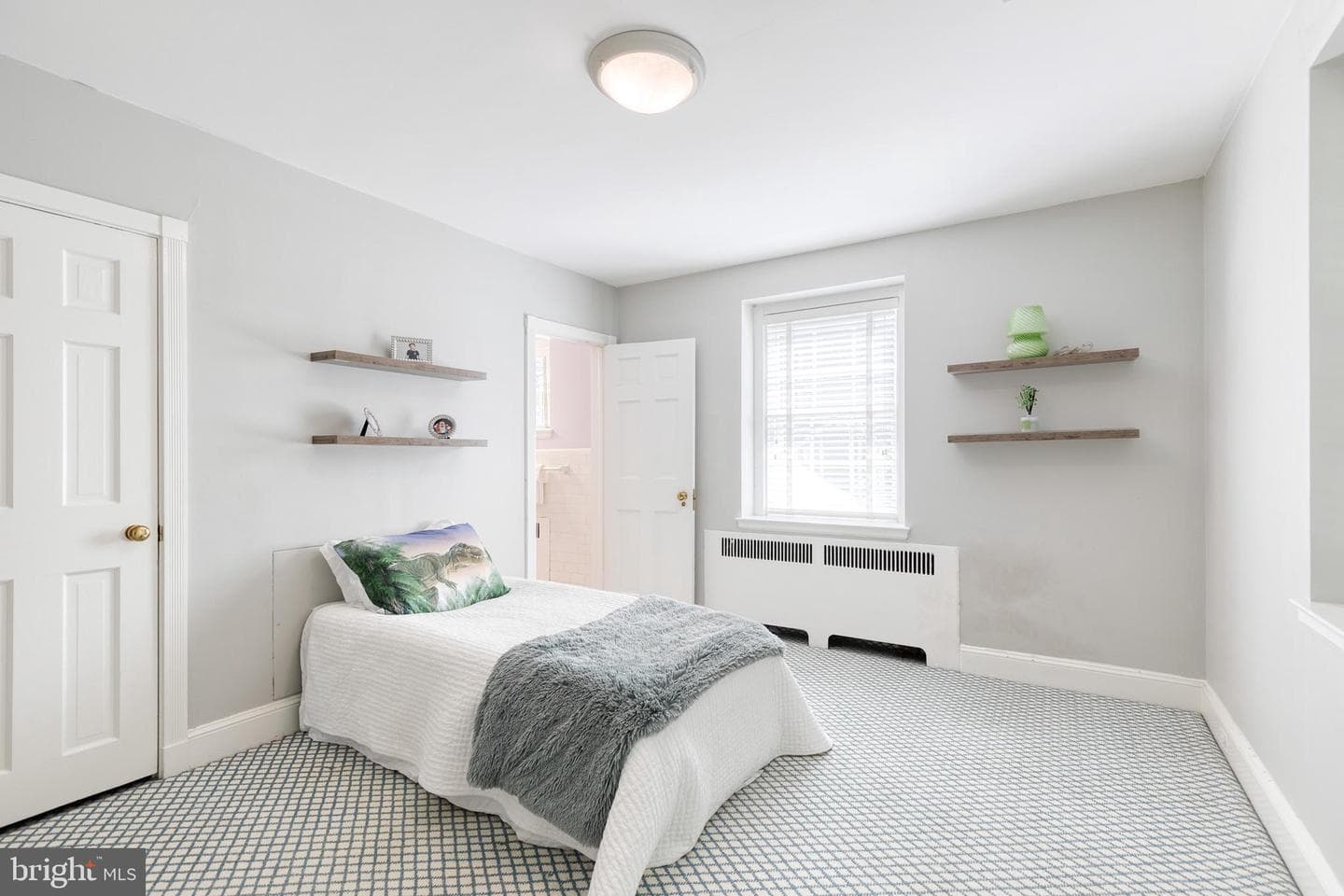 114 Castlewood Road photo 41