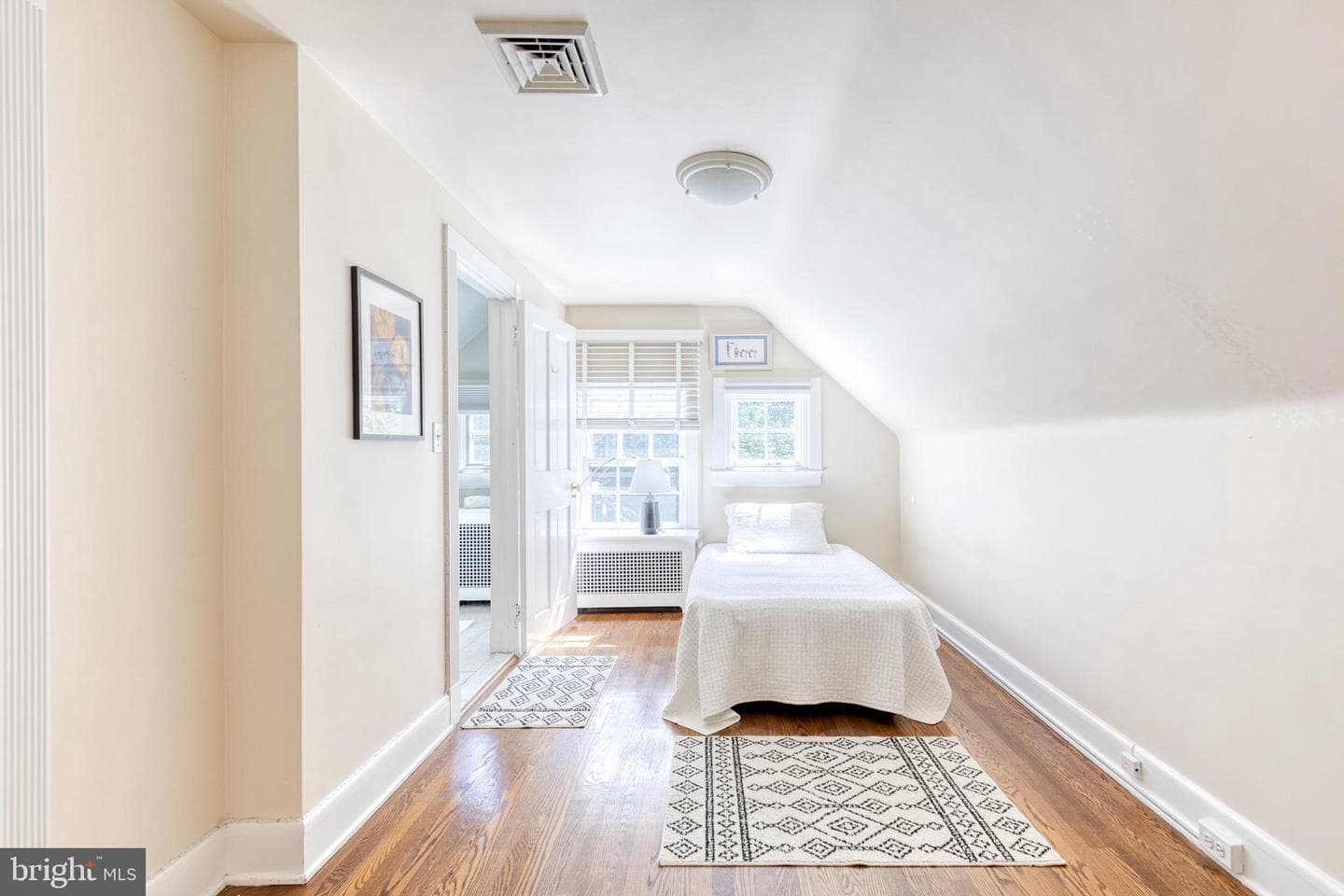 114 Castlewood Road photo 47