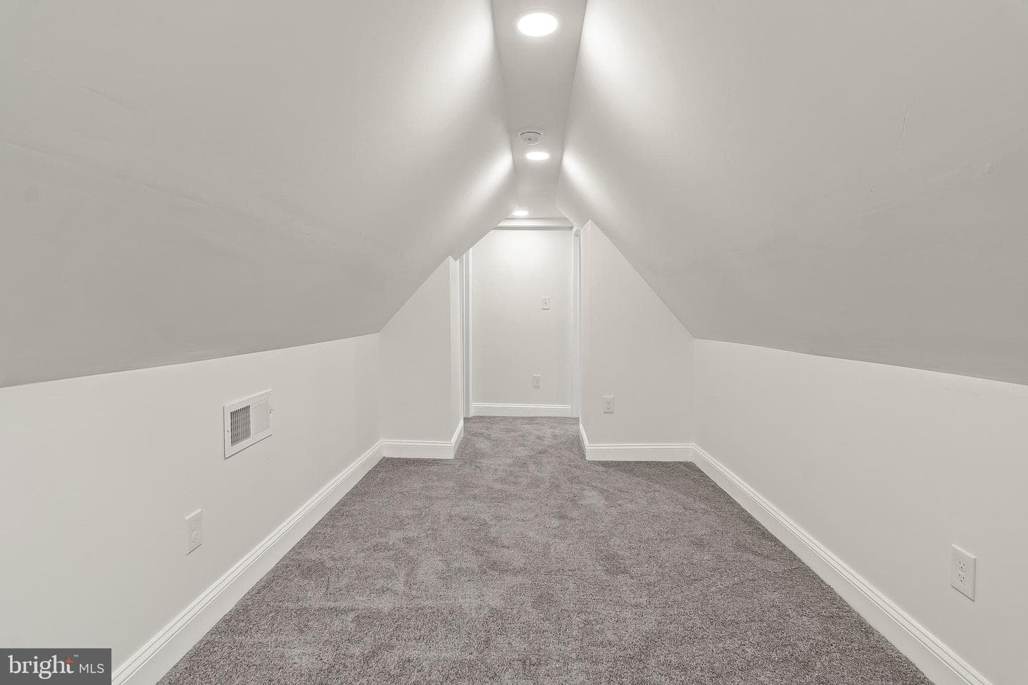 605 Woodbourne Avenue photo 35
