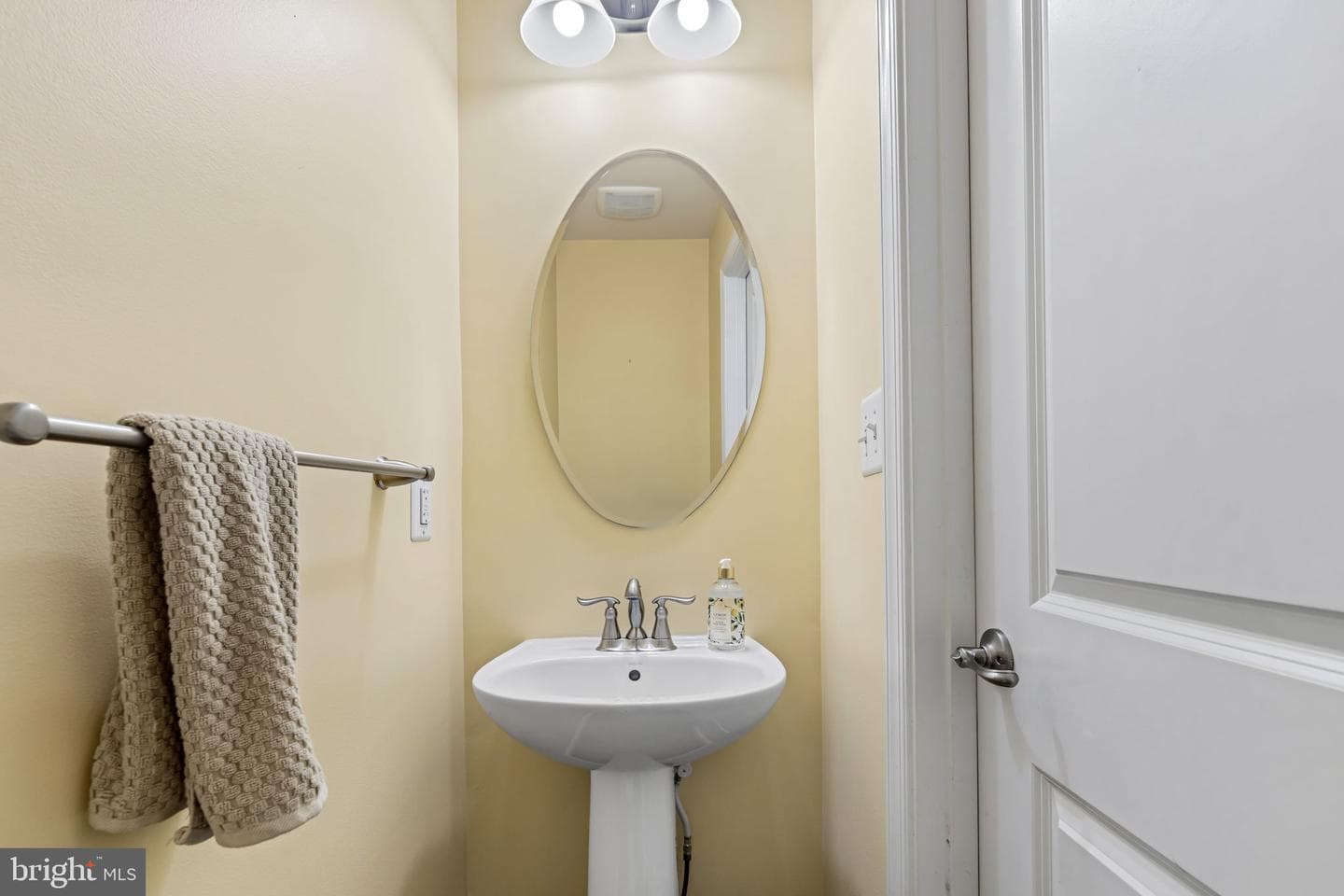 4662 Hudson Street photo 23
