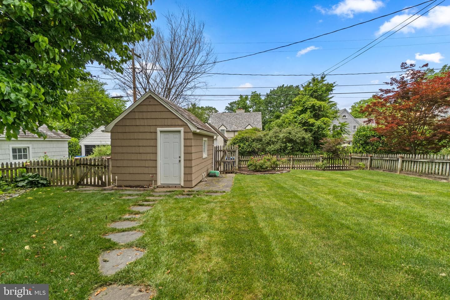 322 Saint Dunstans Road photo 31