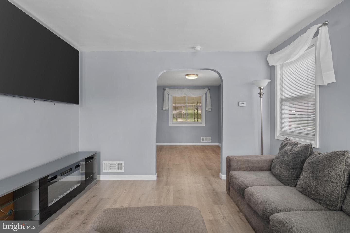 1040 Wedgewood Road photo 3