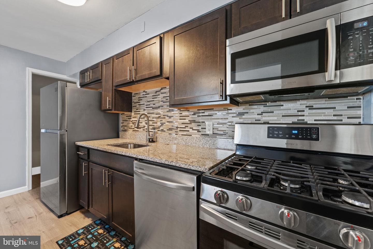 1040 Wedgewood Road photo 5