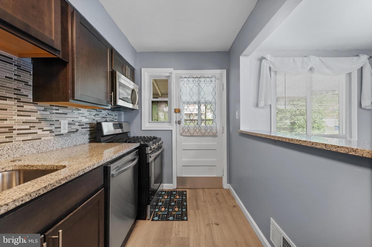 1040 Wedgewood Road photo 6