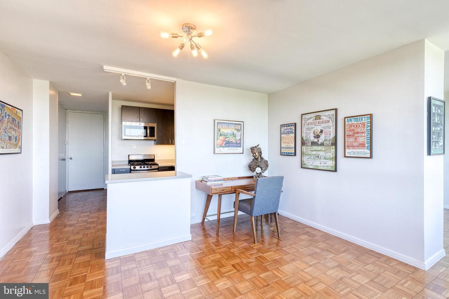 4000 N Charles Street #807 photo 11