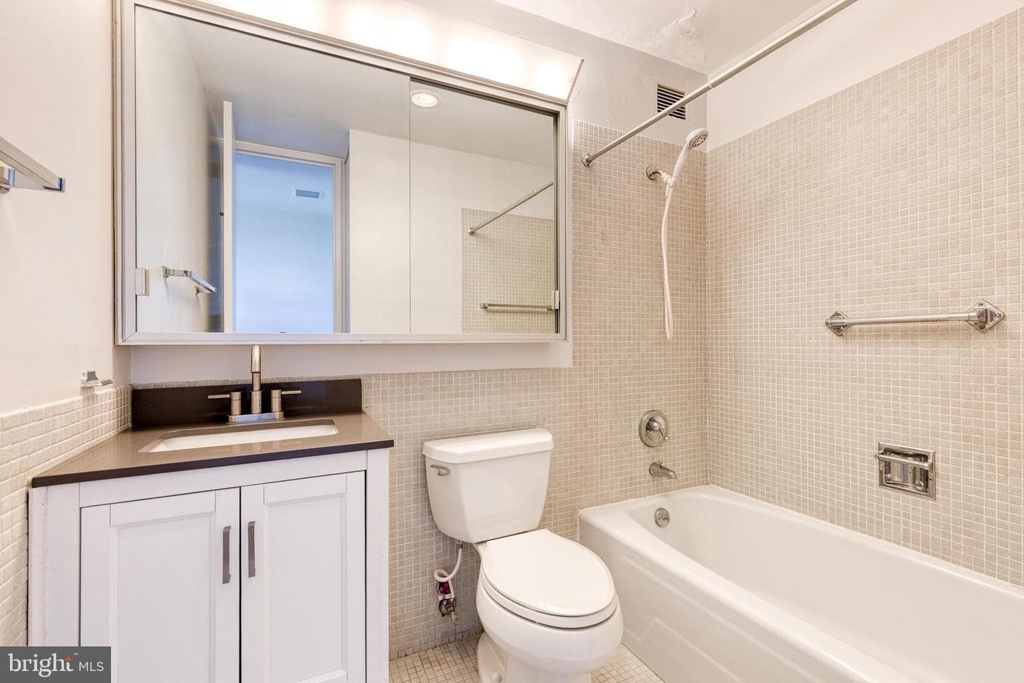 4000 N Charles Street #807 photo 19