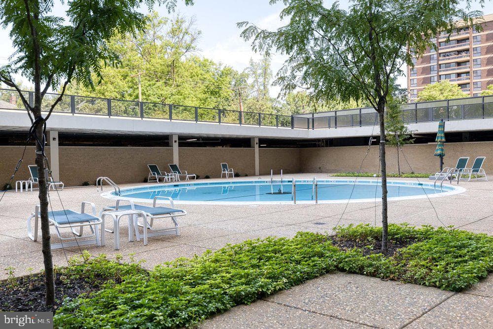4000 N Charles Street #807 photo 22