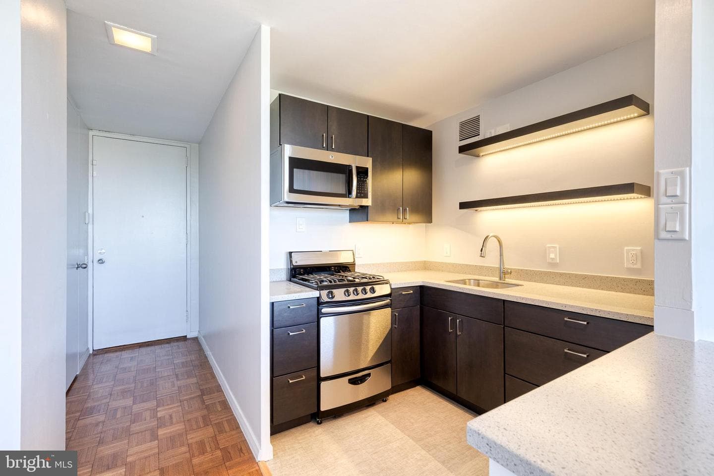 4000 N Charles Street #807 photo 6