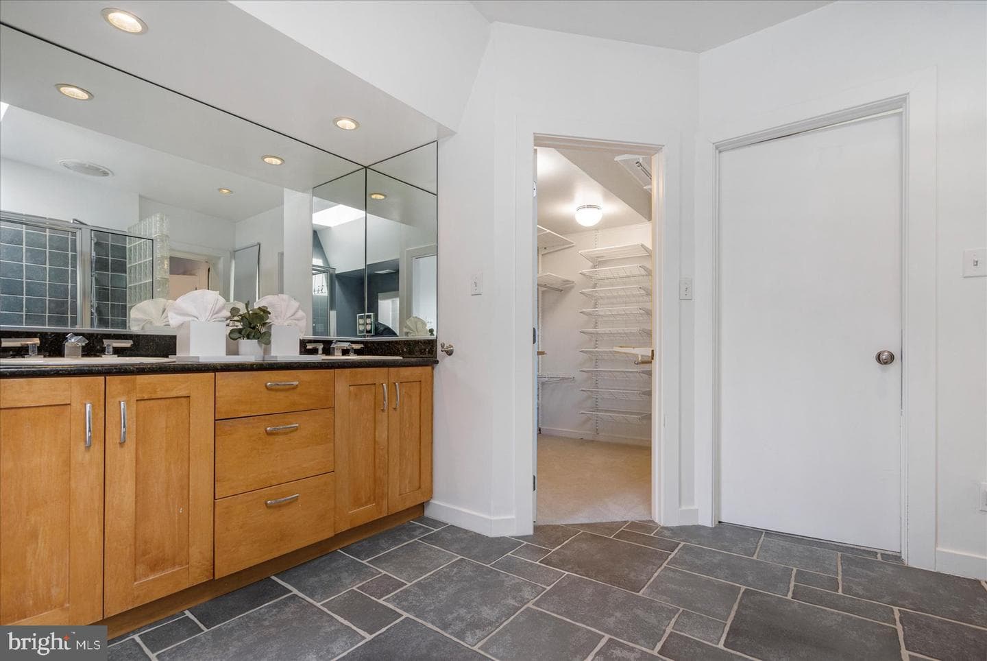 2125 Cambridge photo 27