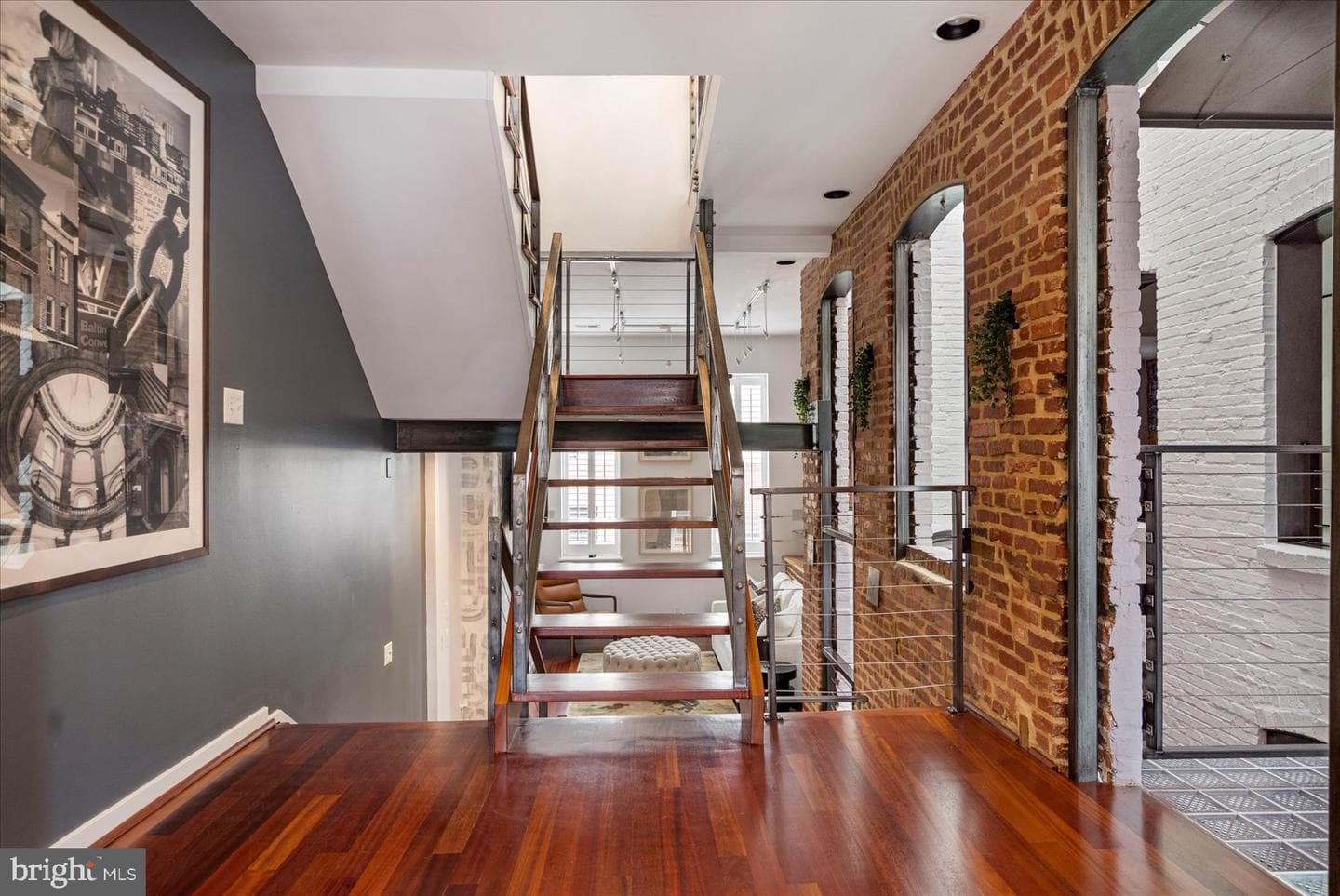2125 Cambridge photo 36
