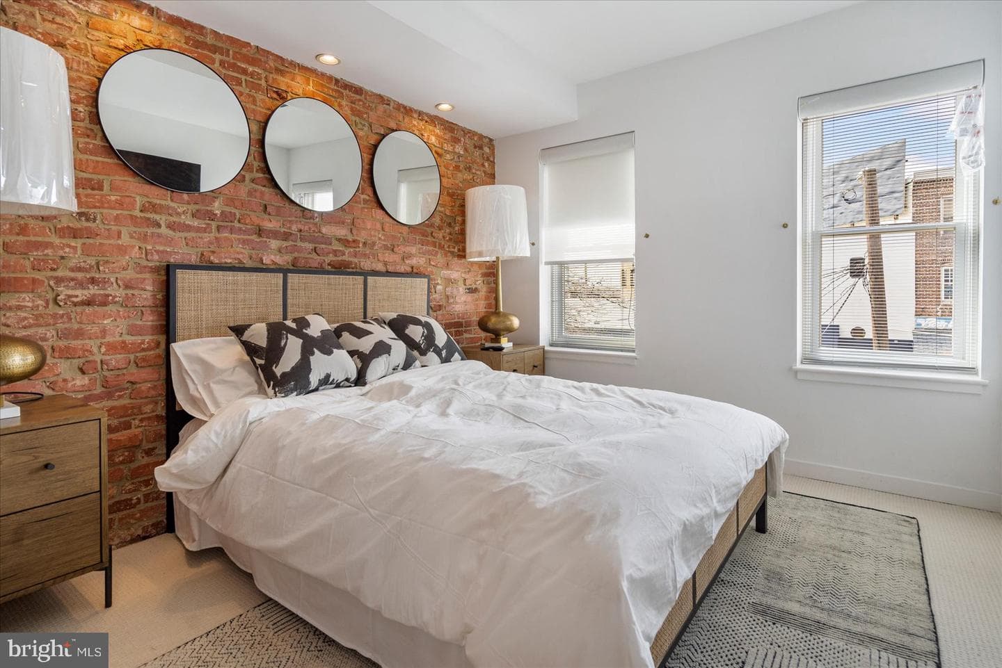 2125 Cambridge photo 39