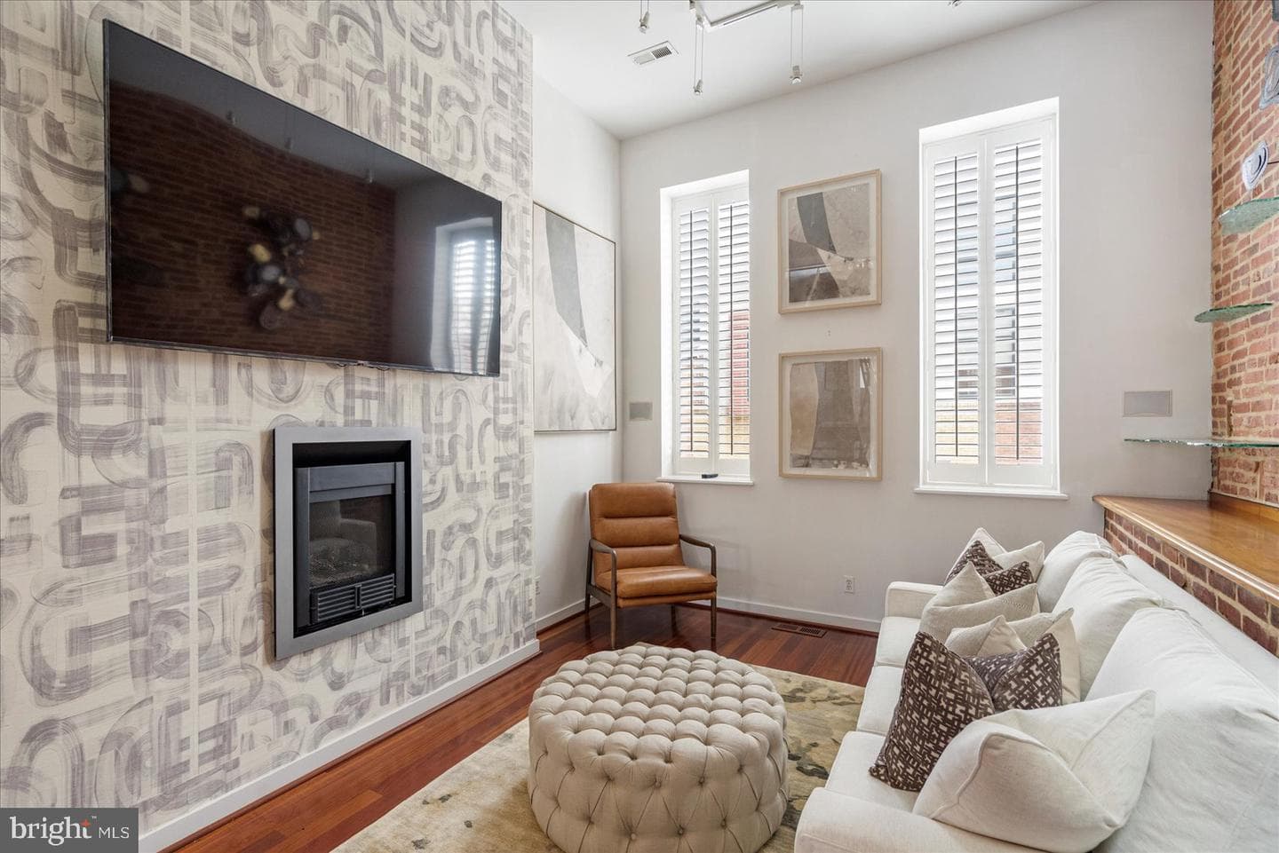 2125 Cambridge photo 4