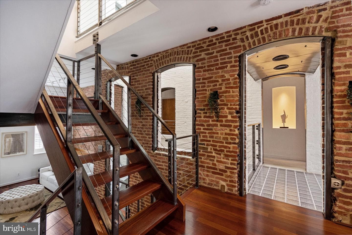 2125 Cambridge photo 47