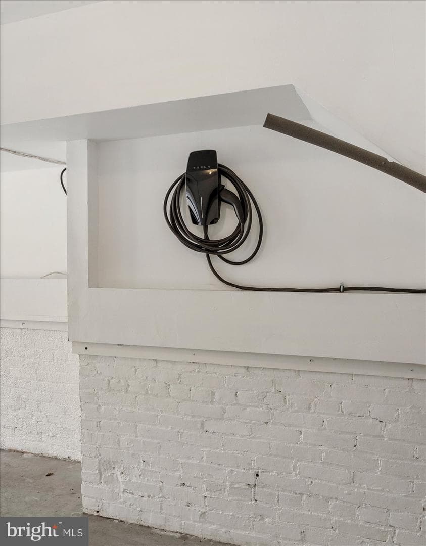 2125 Cambridge photo 55