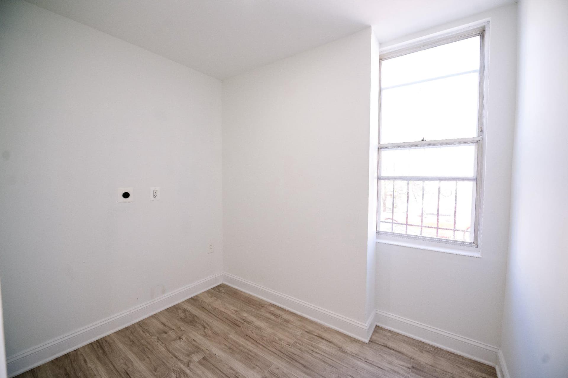 3118 E Monument Street photo 5