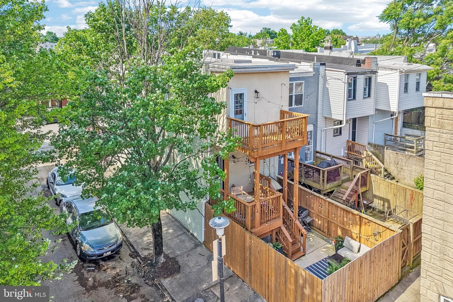 2506 E Fairmount Avenue photo 3
