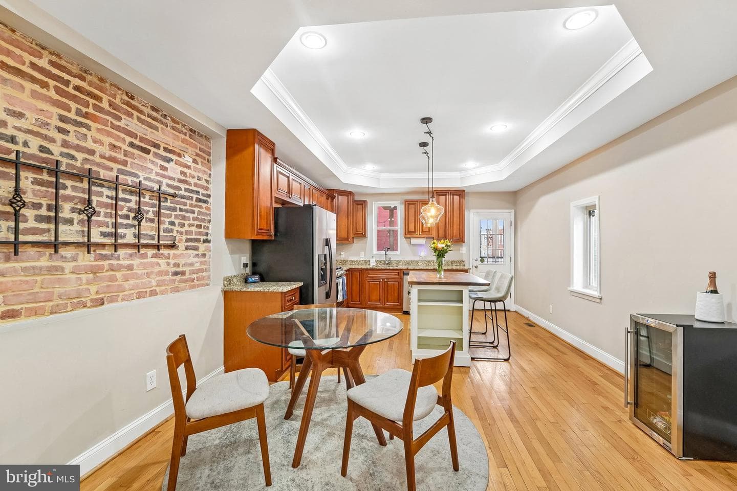 2506 E Fairmount Avenue photo 9