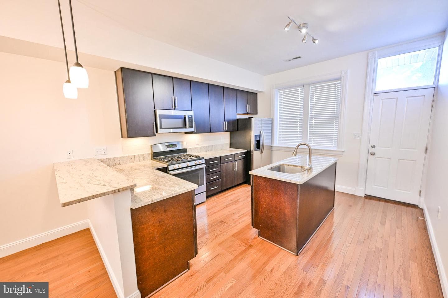 135 N Luzerne Avenue photo 8