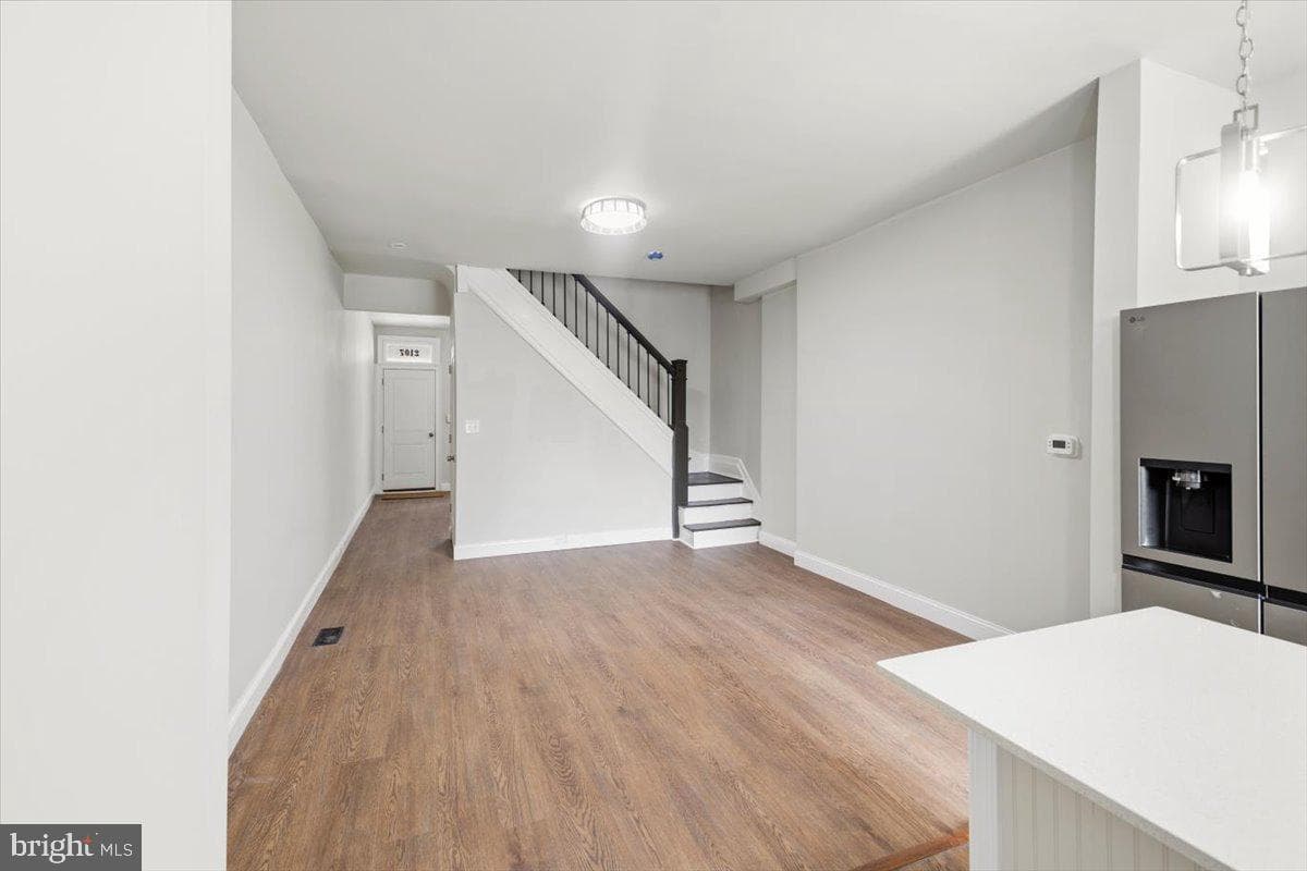 2107 Dukeland Street photo 4