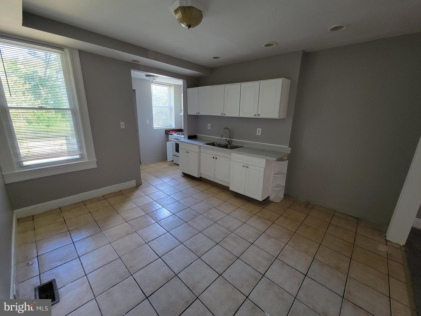 2730 Winchester Street photo 6
