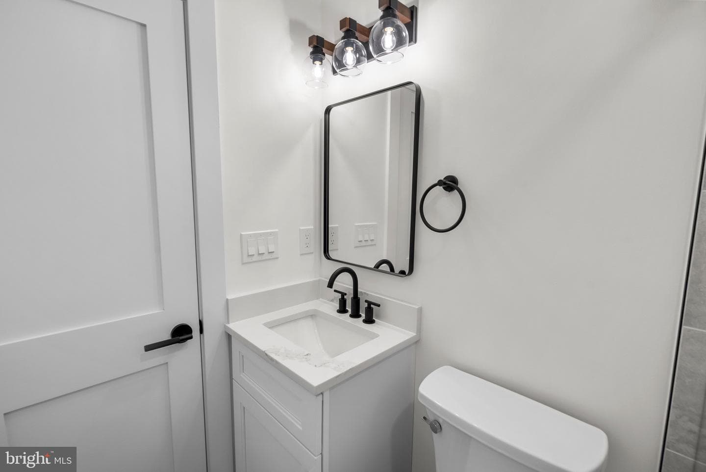 828 Chauncey Avenue photo 49