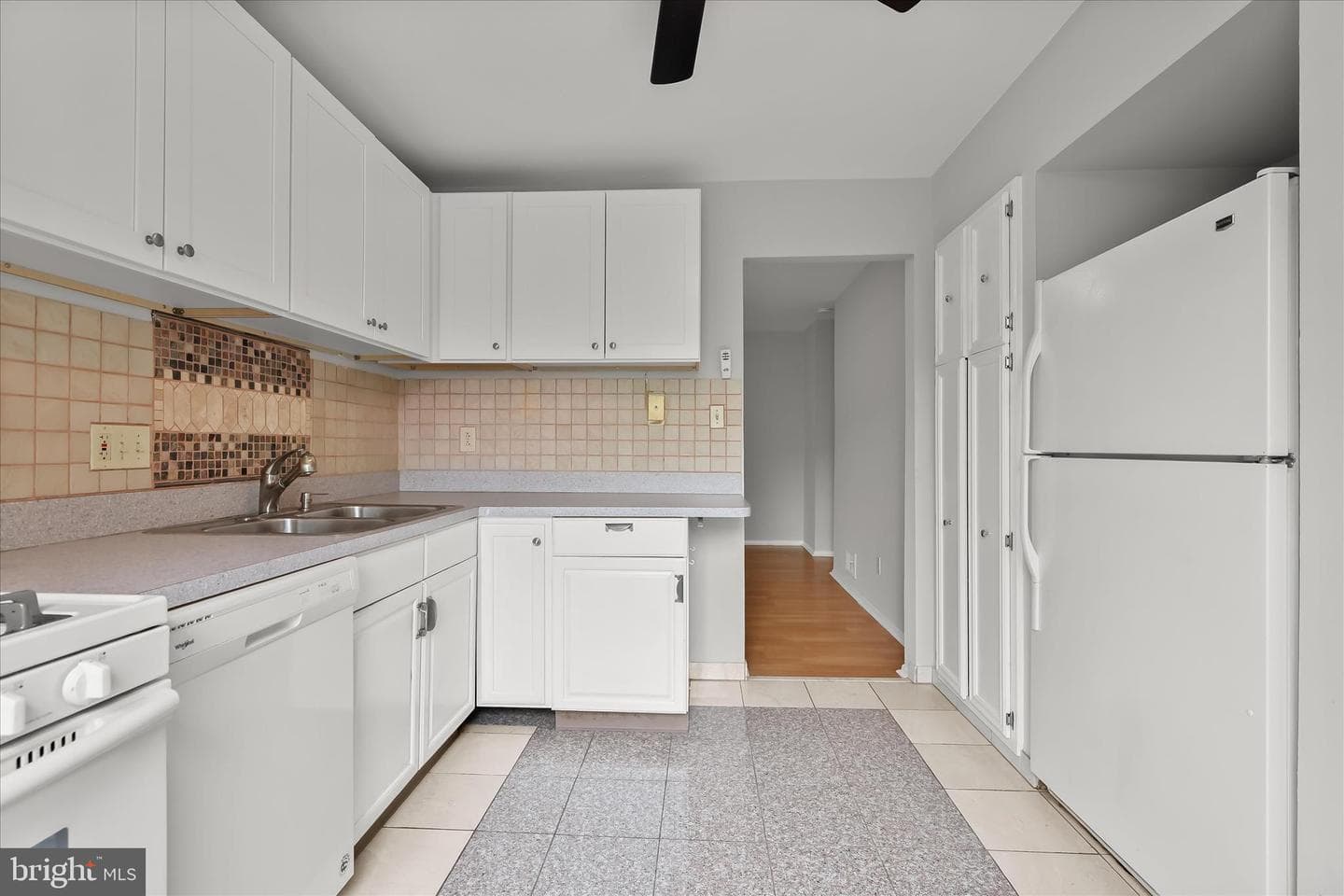351 Homeland Southway #3d photo 9