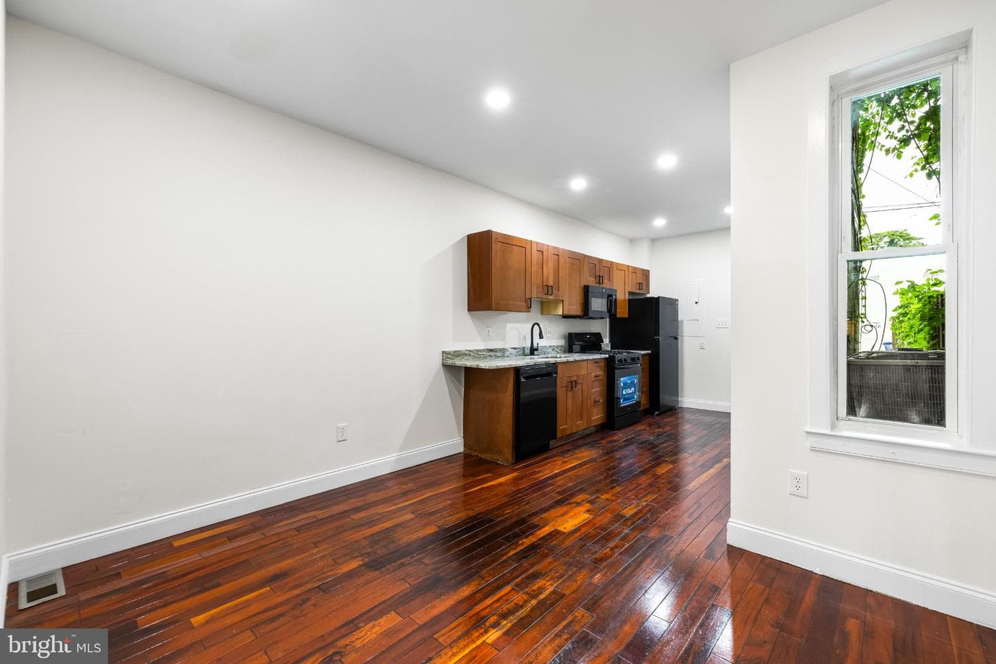 2822 Frederick Avenue photo 7