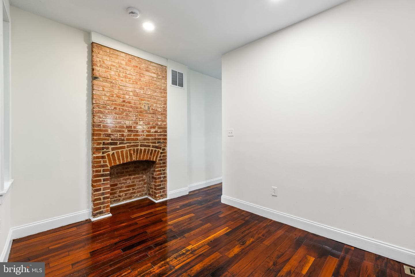 2822 Frederick Avenue photo 9