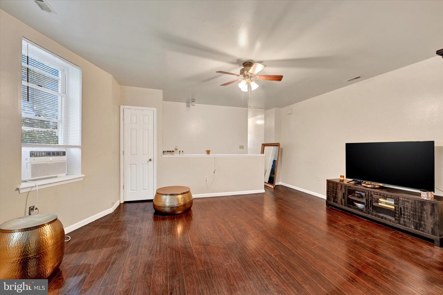 2072 Linden Avenue photo 30