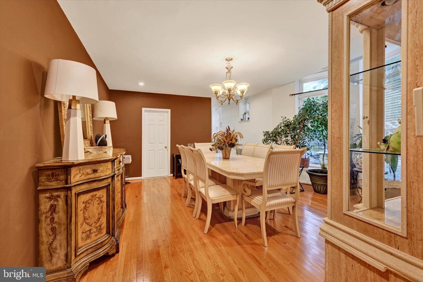 2072 Linden Avenue photo 6