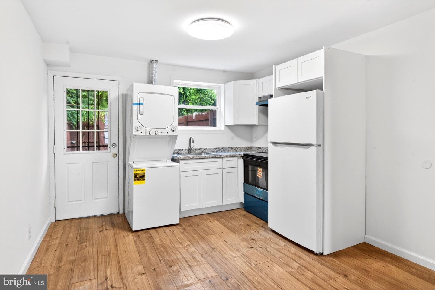 407 Lynn Avenue photo 4