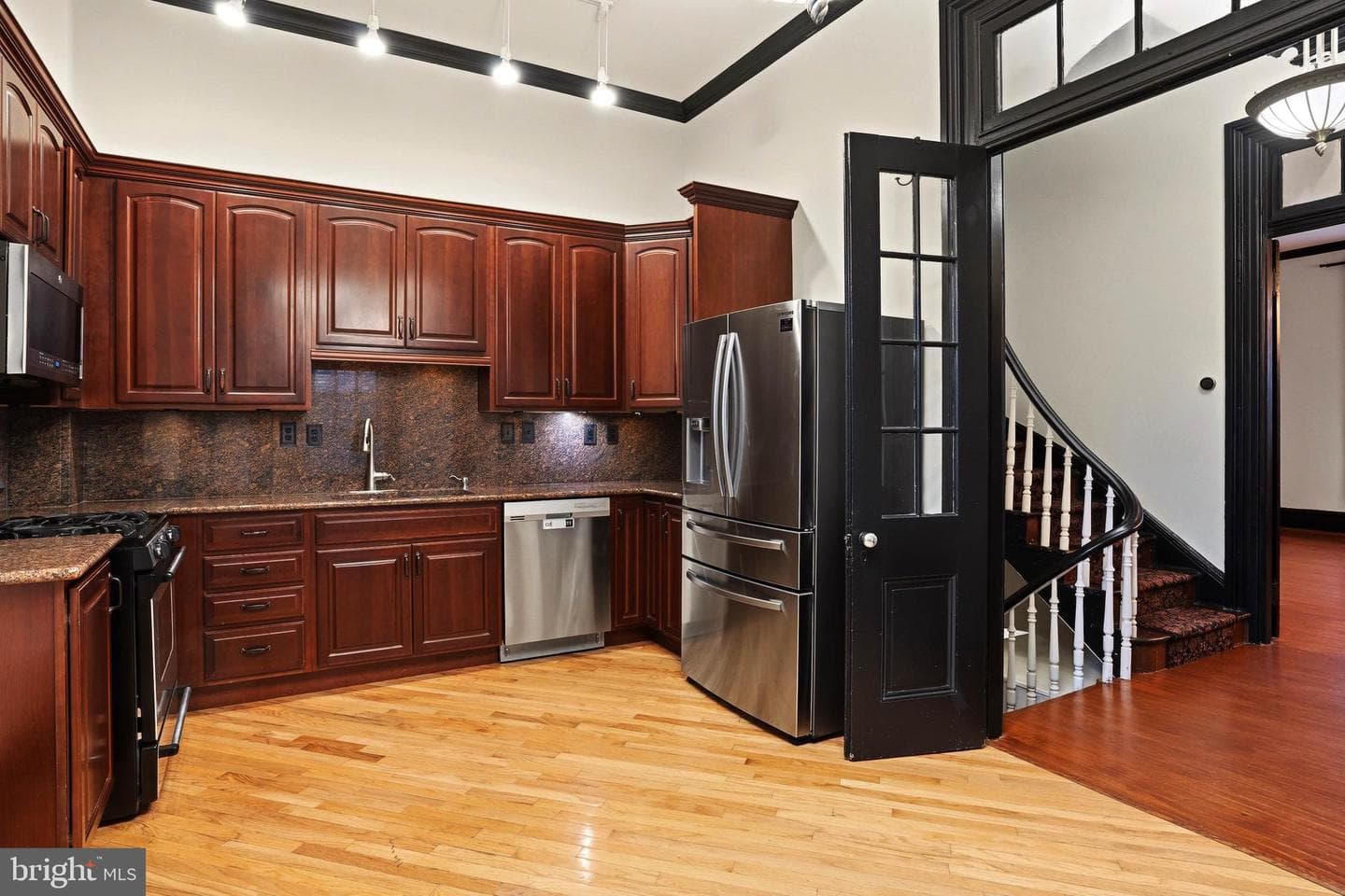 17 W Chase Street photo 3