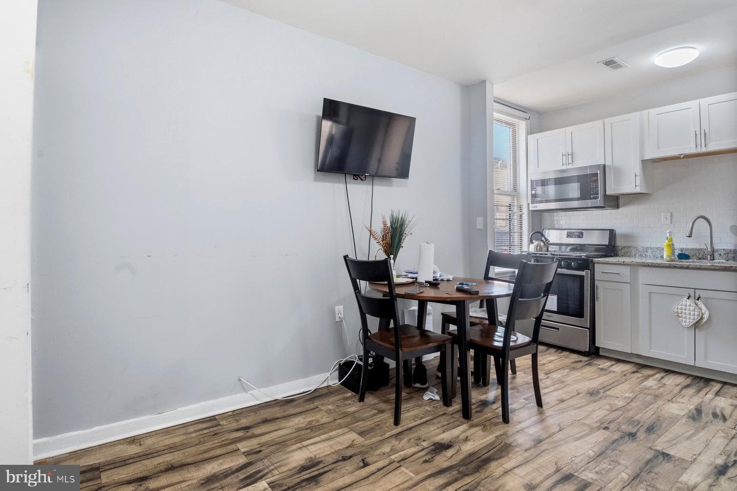 1441 N Luzerne Avenue photo 4