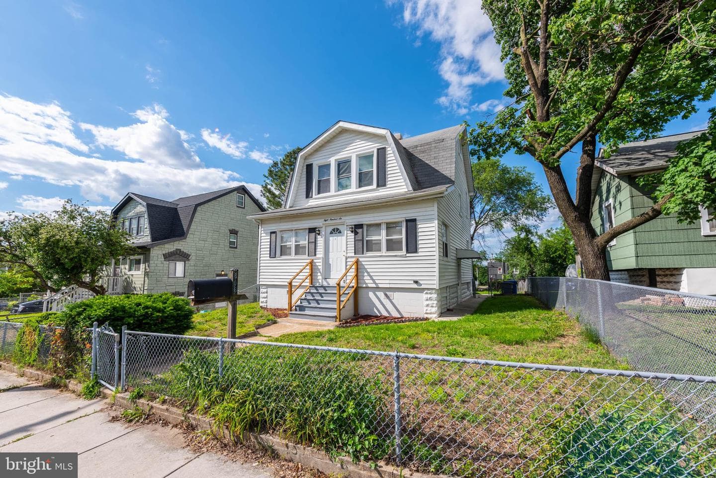 806 Pontiac Avenue photo 32