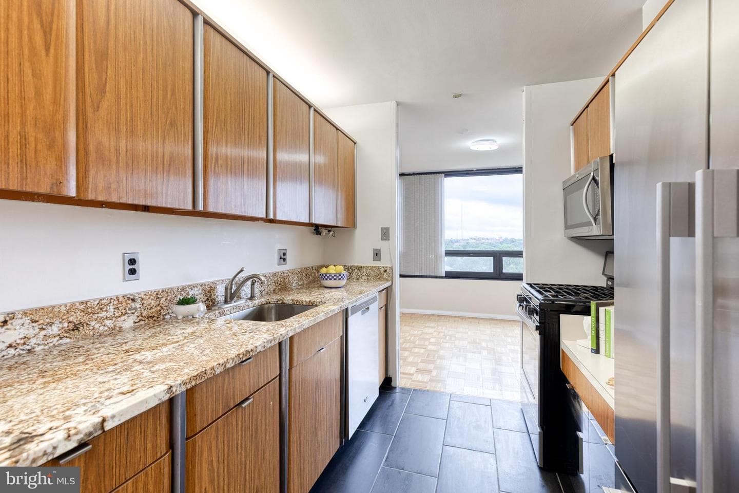 4000 N Charles St # 903 photo 18