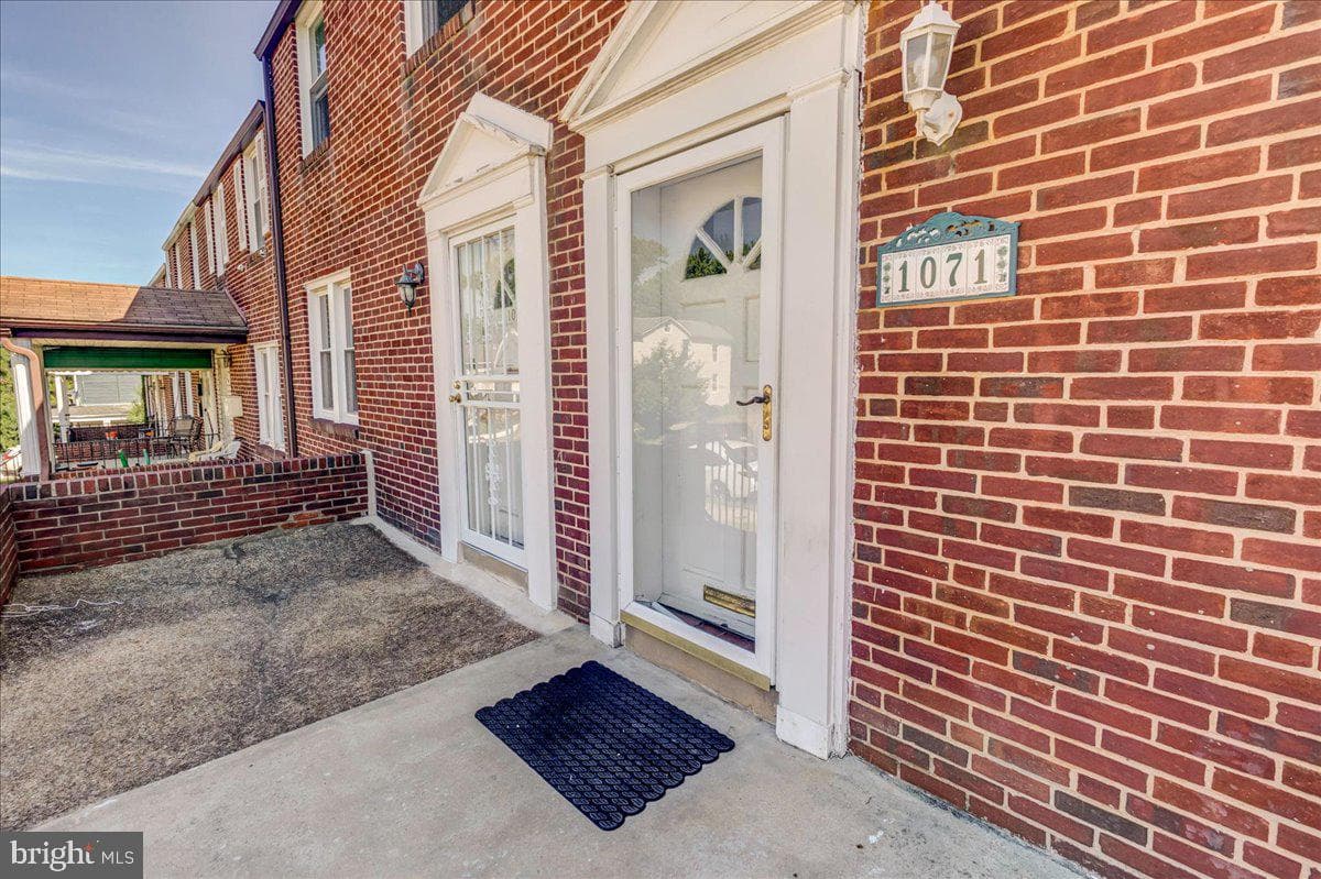1071 Wilmington Avenue photo 3